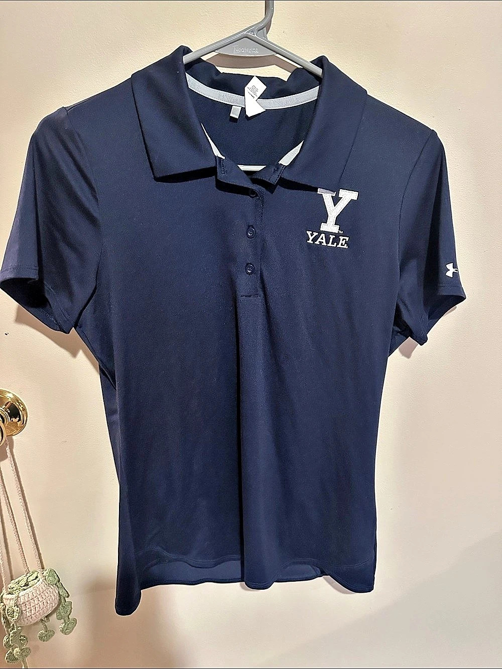 Yale Polo Shirt in Navy Size Medium Like New runs smaller